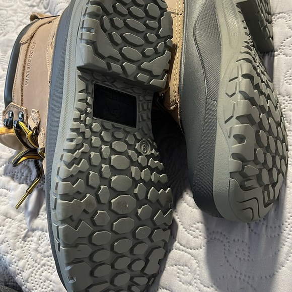 Brand new Ozark Trail, waterproof insulated winter boots - Picture 4 of 4